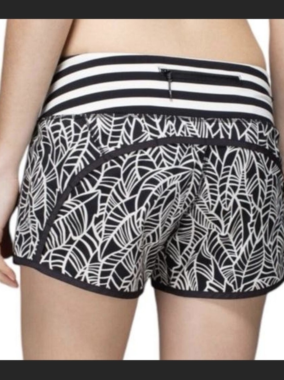 🏃🏽♀️ Lululemon Black & White Leaf Print Women's Shorts
